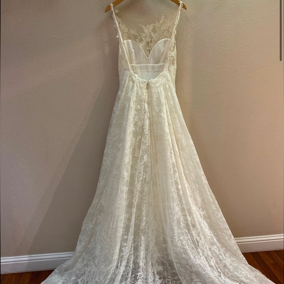 Pronovias Radila UNALTERED Wedding Dress - Picture 4 of 8